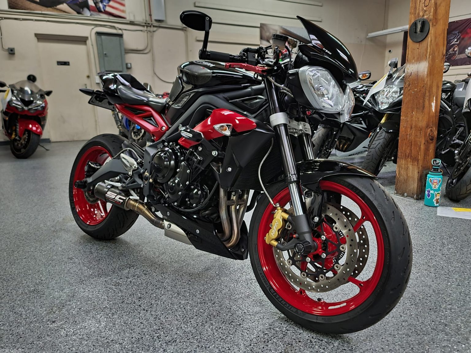 Spotlight 2016 Triumph Street Triple Rx AK Motors