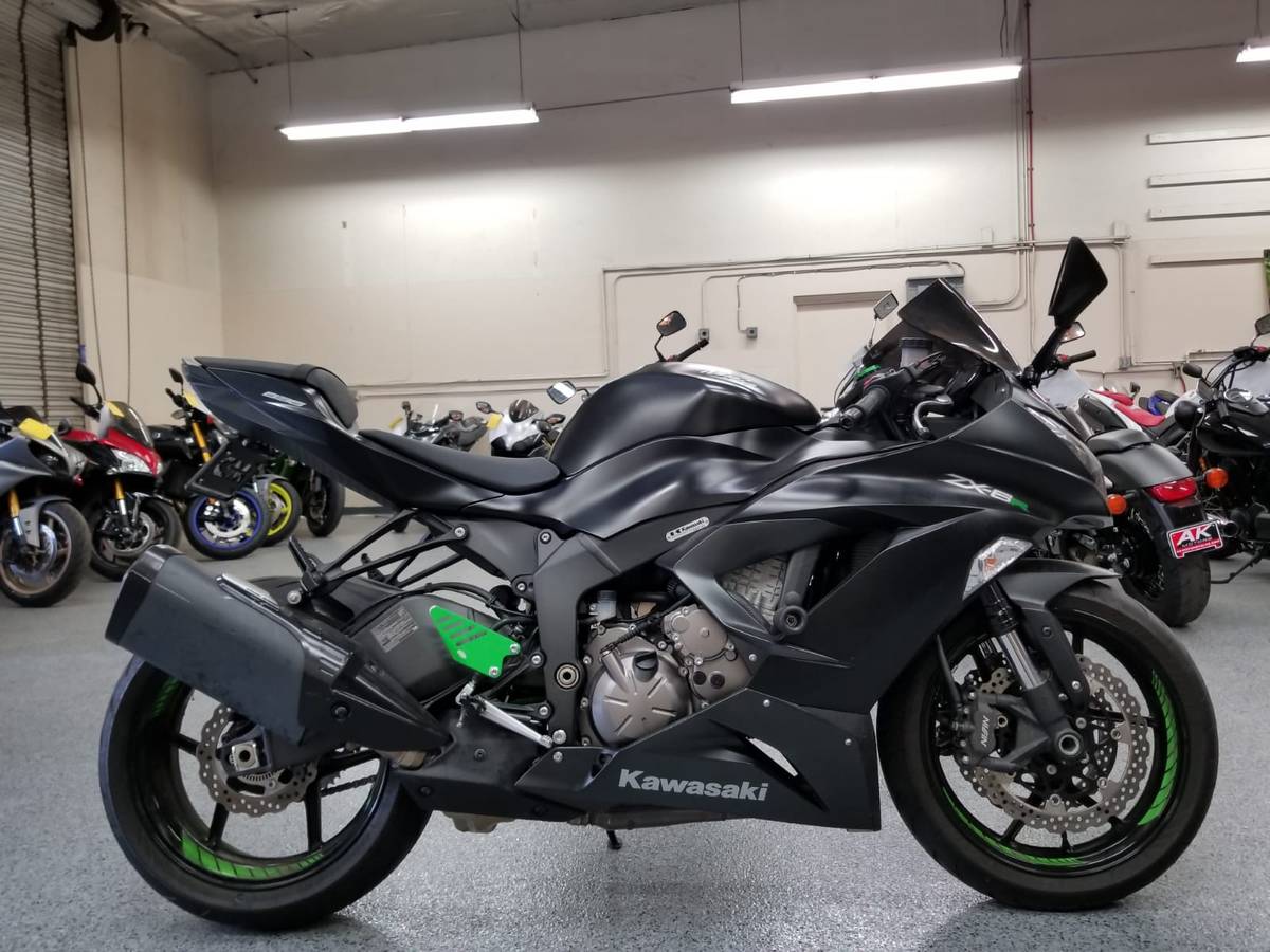 Кавасаки 2015 года. Кавасаки zx6r. Kawasaki ZX 6r 636 2015. Kawasaki zx6r 636. Кавасаки ниндзя 636.