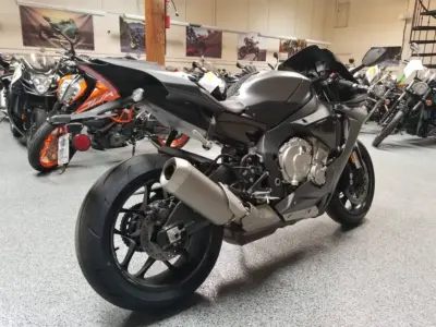 2016 Yamaha R1