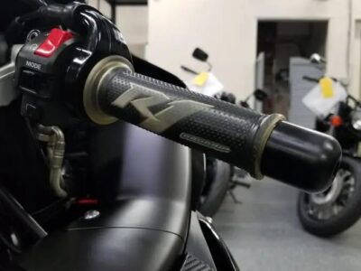 2010 Yamaha R1 Crossplane Raven