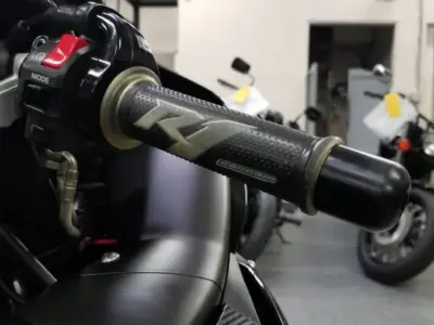 2010 Yamaha R1 Crossplane Raven
