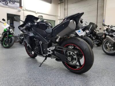 2010 Yamaha R1 Crossplane Raven