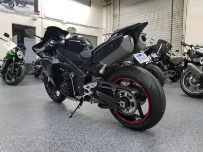 2010 Yamaha R1 Crossplane Raven