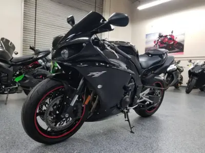 2010 Yamaha R1 Crossplane Raven
