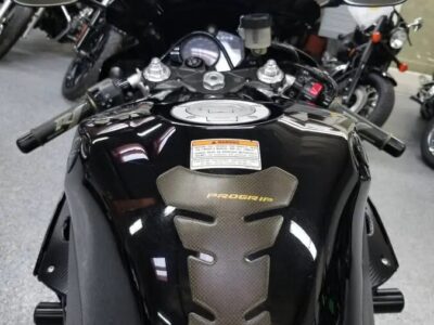 2010 Yamaha R1 Crossplane Raven