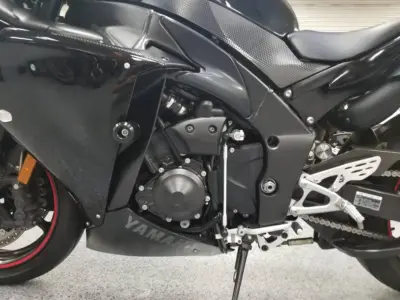 2010 Yamaha R1 Crossplane Raven