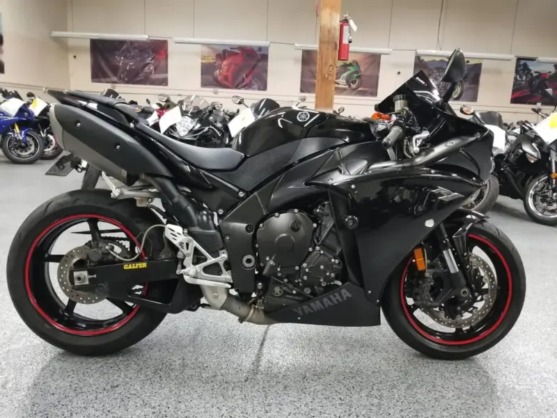 2010 Yamaha R1 Crossplane Raven
