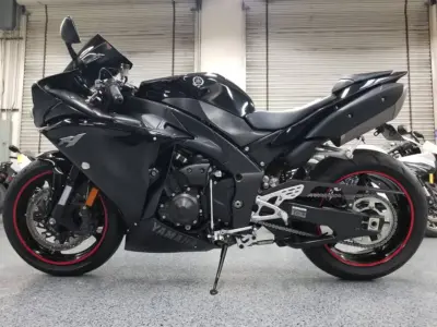 2010 Yamaha R1 Crossplane Raven