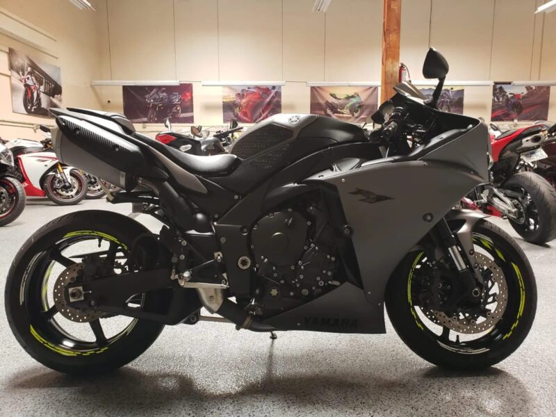 2013 Yamaha R1 Crossplane