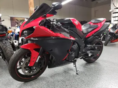 2013 Yamaha R1 Crossplane