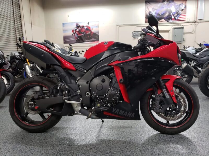 2013 Yamaha R1 Crossplane