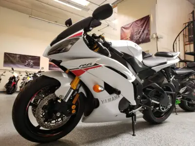 2015 Yamaha R6 Pearl White