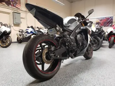 2009 Yamaha R1 Crossplane