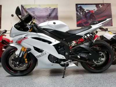 2015 Yamaha R6 Pearl White