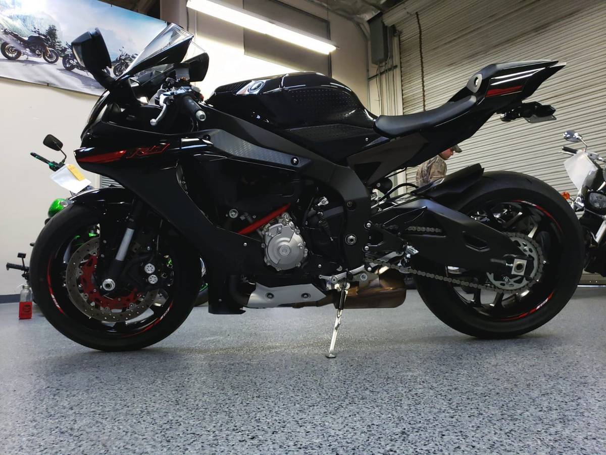 2015 Yamaha R1 Raven - 900 Miles | AK Motors