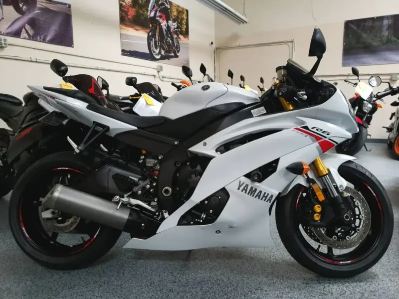 2015 Yamaha R6 Pearl White