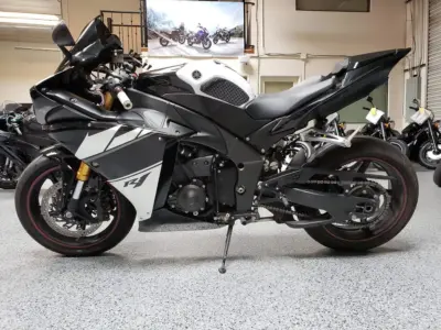 2009 Yamaha R1 Crossplane
