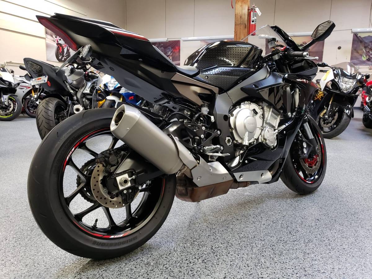 2015 Yamaha R1 Raven - 900 Miles | AK Motors