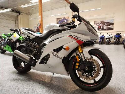 2015 Yamaha R6 Pearl White