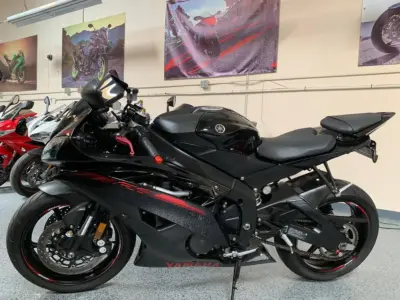 2015 Yamaha R6 RAVEN