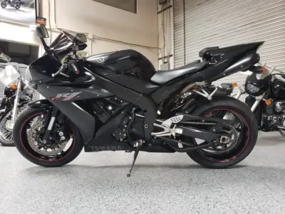 2006 Yamaha R1 RAVEN