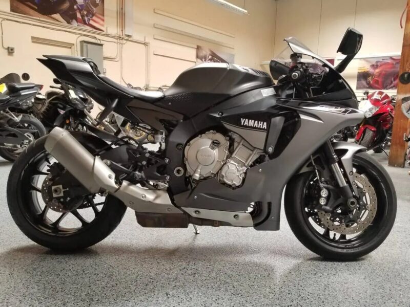 2016 Yamaha R1