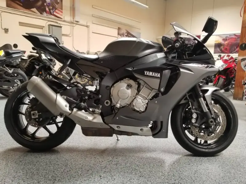 2016 Yamaha R1