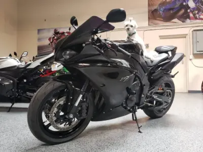 2011 Yamaha R1 Crossplane Raven