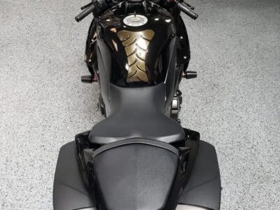 2011 Yamaha R1 Crossplane Raven