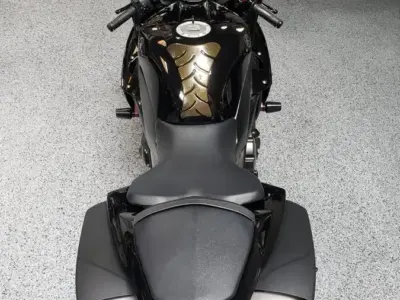 2011 Yamaha R1 Crossplane Raven