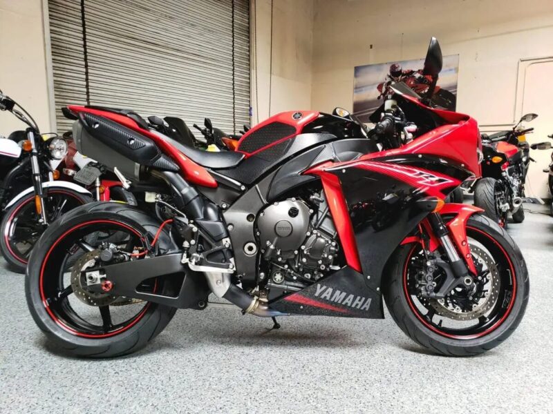 2013 Yamaha R1 Crossplane