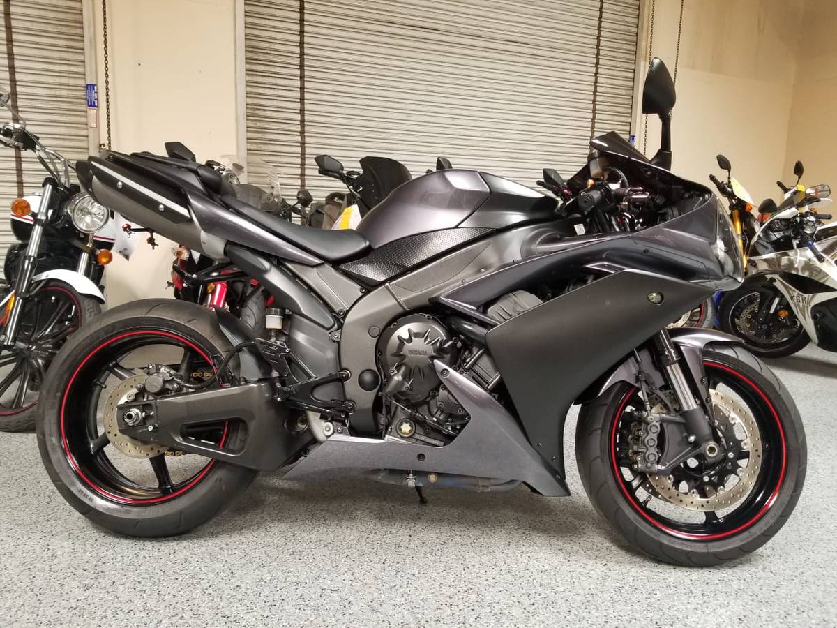 2007 Yamaha R1 - 9000 Miles | AK Motors