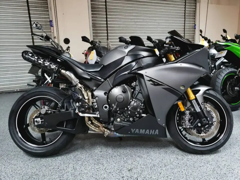 2013 Yamaha R1 Crossplane