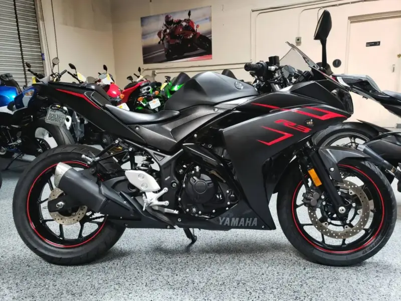 2017 Yamaha R3
