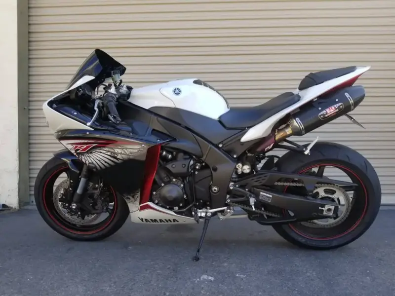 2012 Yamaha R1 Raven Edition