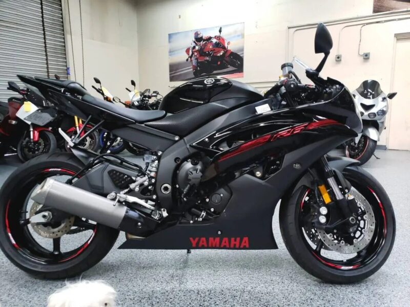 2015 Yamaha R6 RAVEN (300 miles)