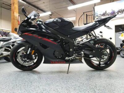 2015 Yamaha R6 RAVEN (300 miles)