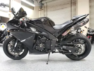 2012 Yamaha R1 RAVEN