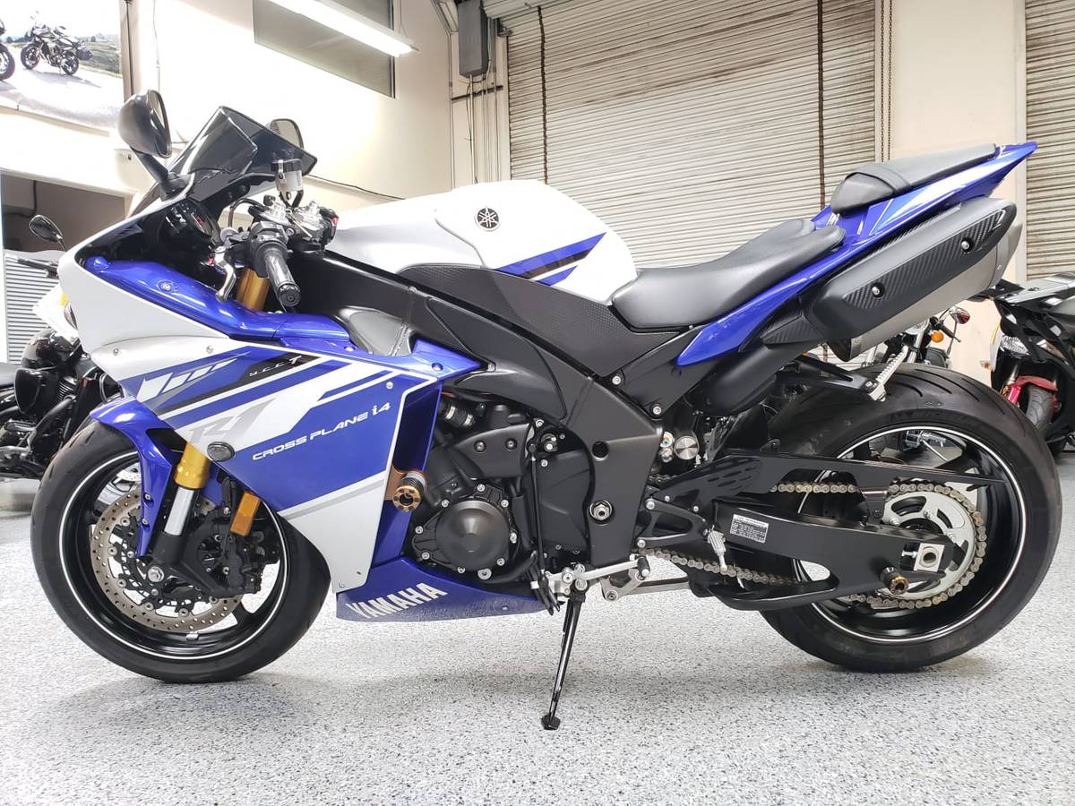 2014 Yamaha R1 Crossplane - 9000 Miles | AK Motors