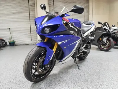 2011 Yamaha R1