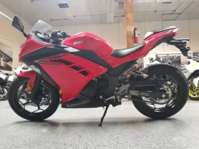 2016 Kawasaki Ninja 300 (50 MILES)