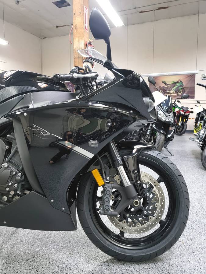 2012 Yamaha R1 RAVEN - AK MotorsAK Motors