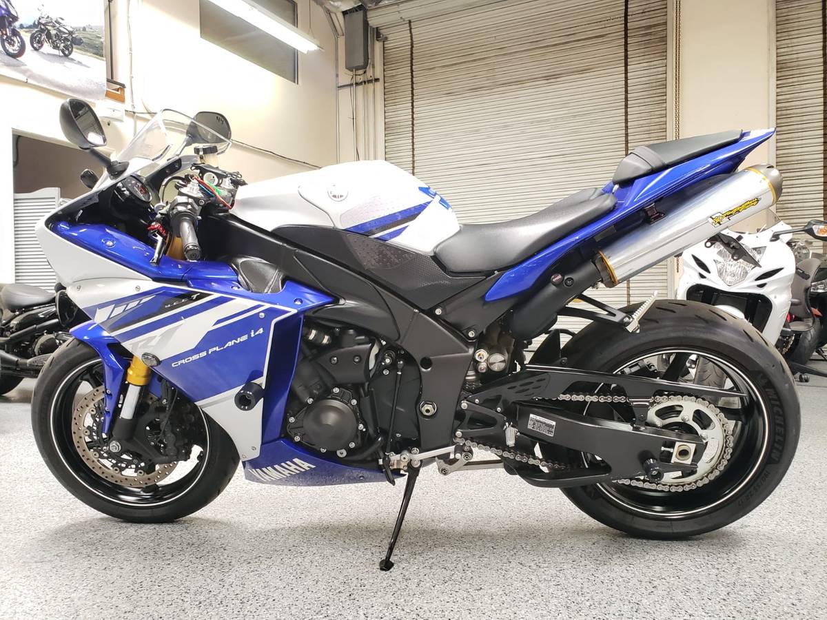 2014 Yamaha R1 Crossplane - AK Motors