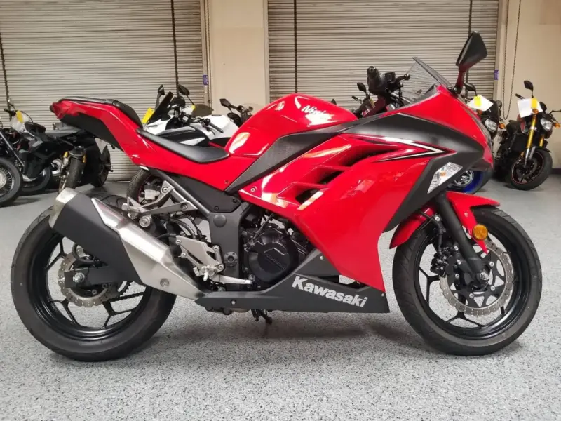 2016 Kawasaki Ninja 300 (50 MILES)
