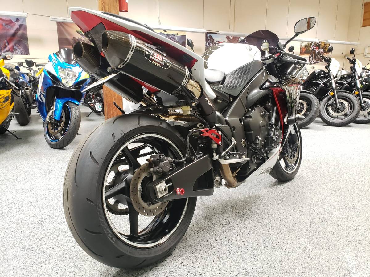 2012 Yamaha R1 RAVEN - AK Motors