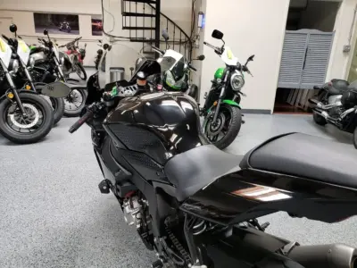 2015 Yamaha R1 RAVEN
