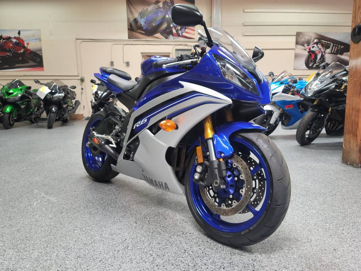 2016 Yamaha R6 - AK Motors