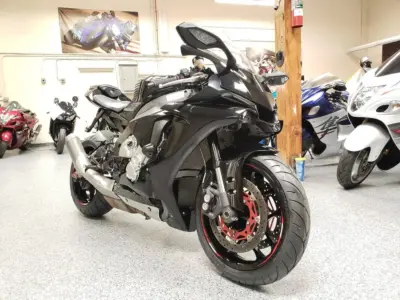 2015 Yamaha R1 RAVEN