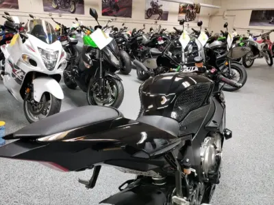 2015 Yamaha R1 RAVEN