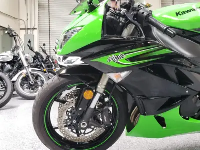 2011 Kawasaki Ninja ZX6R (1K original miles)